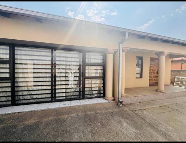 5 BEDROOM HOUSE FOR SALE IN RIVERLEA